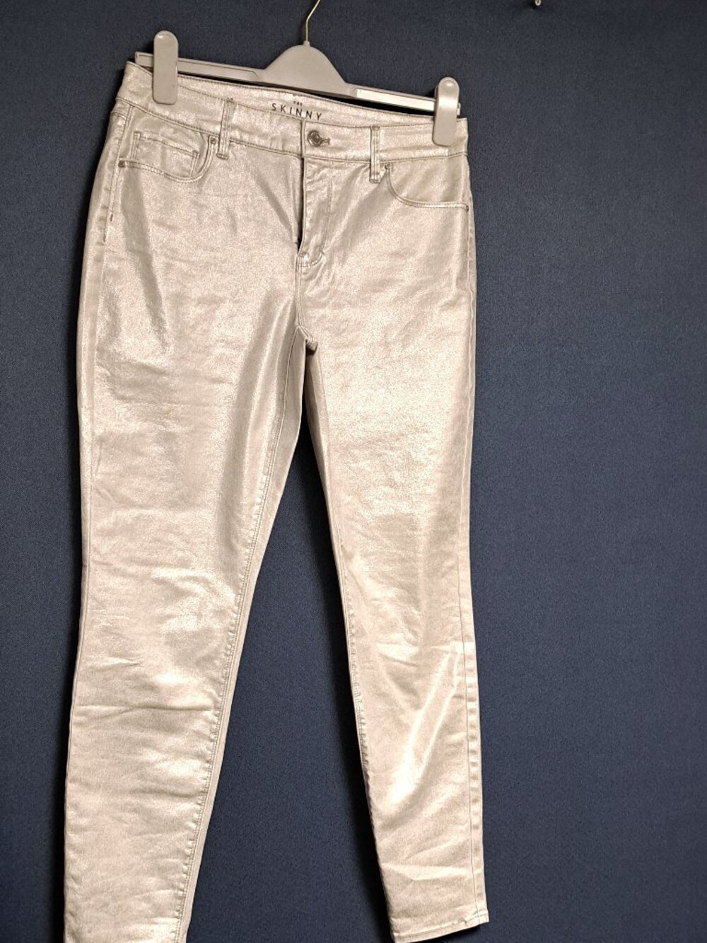 WHITE HOUSE BLACK MARKET SILVER METALLIC SKINNY JEANS LADIES SIZE 4 L